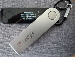 Ledger Nano X Crypto Wallet (Akku defekt, sonst i.O)
