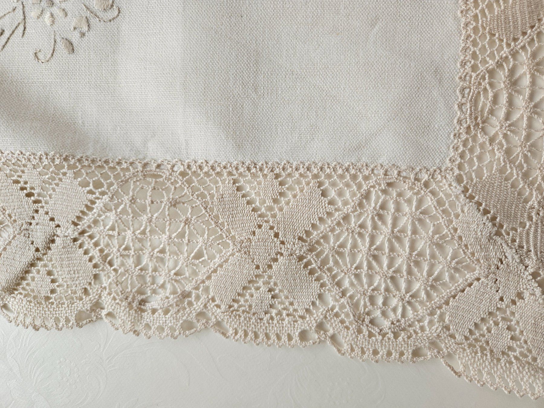 Tutte le decorazioni: Spitzendeckchen Spitzendeckeli 53x46 cm Tischset Shabby Chic – Usato da Gossau ZH venduto da LeoniesDeko 1