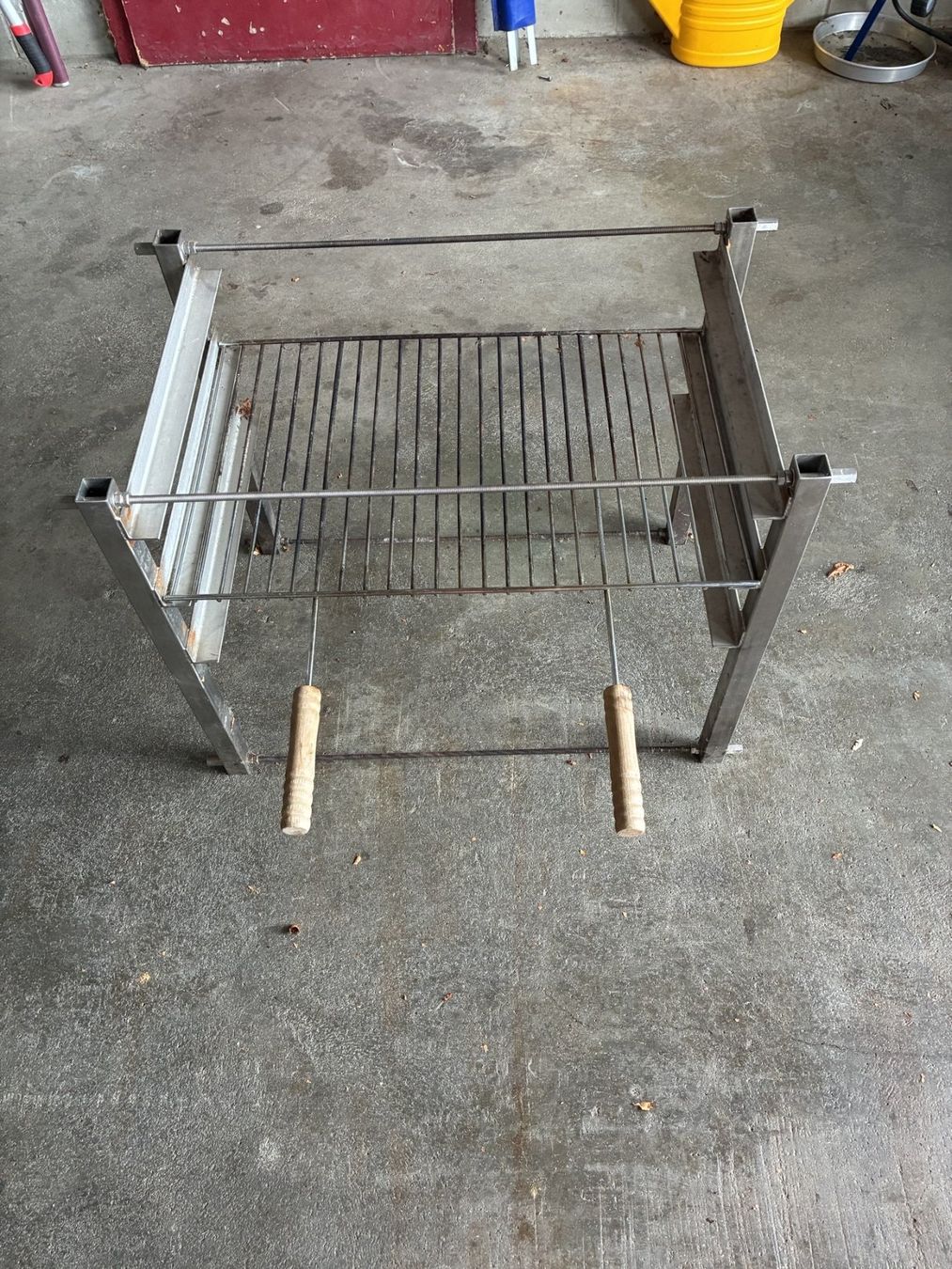 Grils: Holzgrill Rostfrei mit Rost – D'occasion à Eiken par rudi008 1