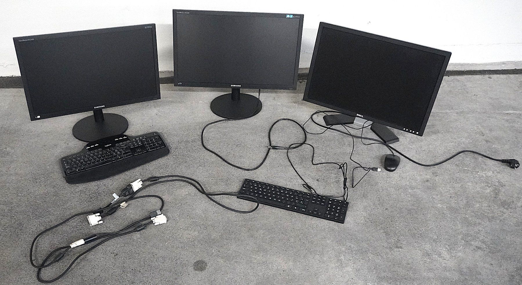 PCs: Drei Bildschrime Samsung/Dell S287 – Gebraucht aus Basel von B.W.B.