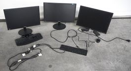 Drei Bildschrime Samsung/Dell S287