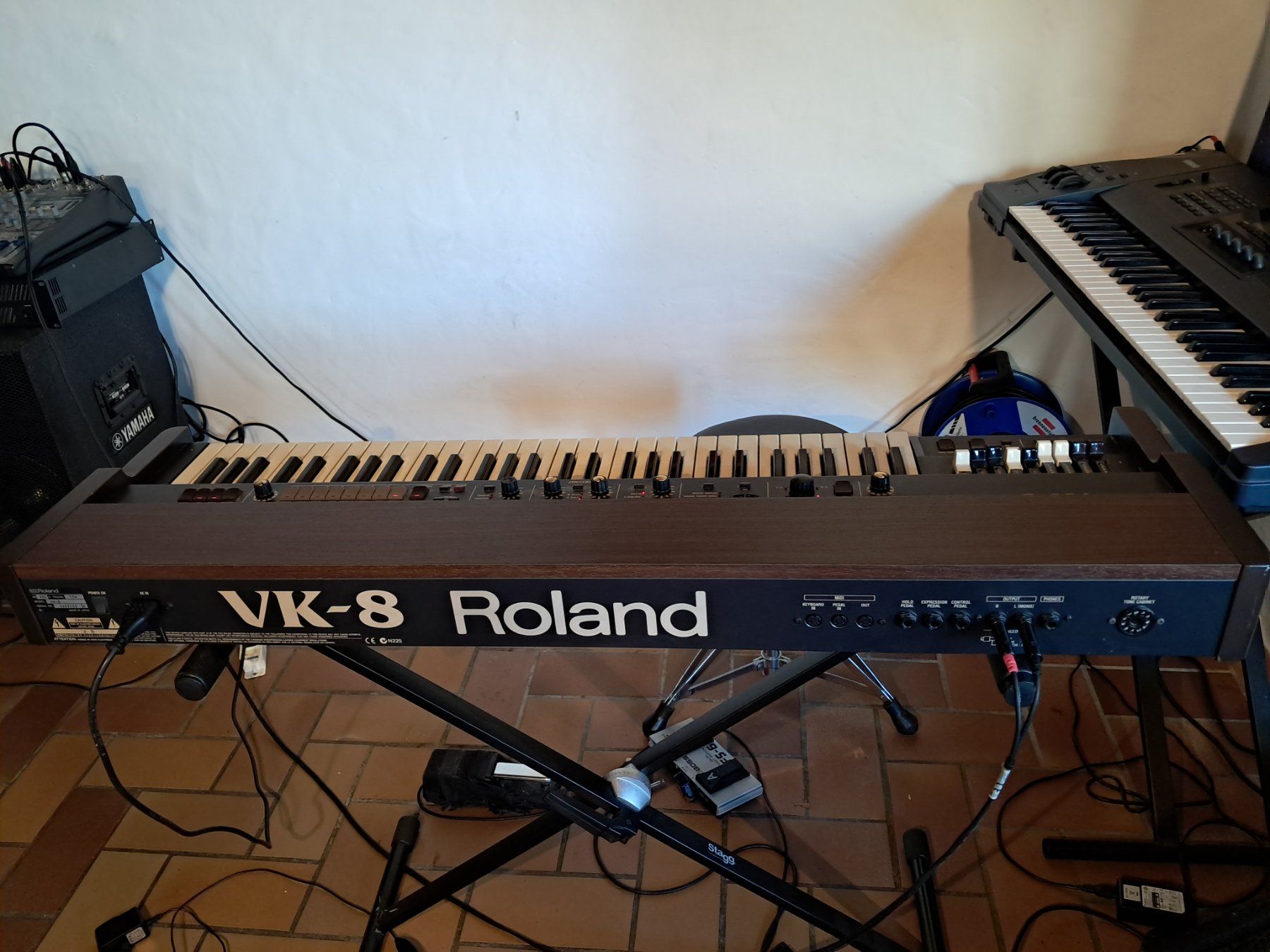 Roland Strumenti musicali: ROLAN VK-8 - ORGUE HAMMOND / CLAVIER PROFESSIONNEL – Usato da Aigle venduto da bas_kqp7 2