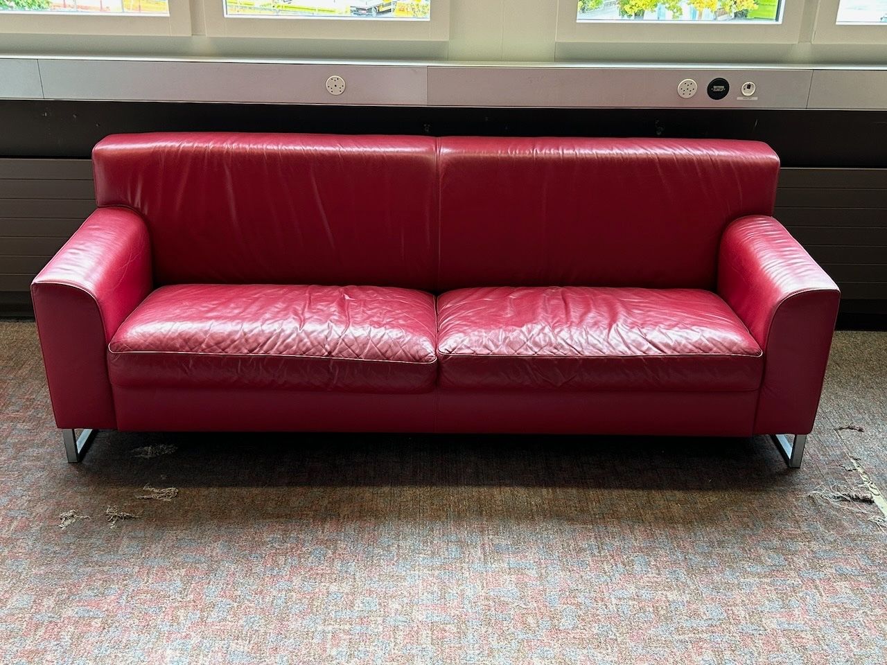 Sofas: Rotes Ledersofa – D'occasion à Zürich par chrigolo1 1