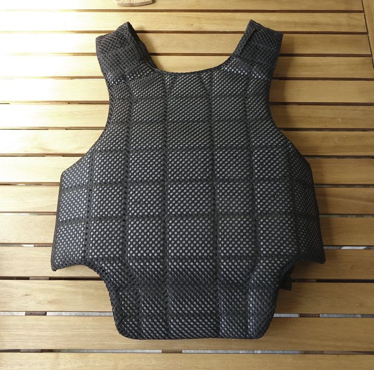 Tipperary Protections: Tipperary Reitweste Grösse YM (Reitpanzer, Sturzweste) – D'occasion à Illnau par Dmiant 1