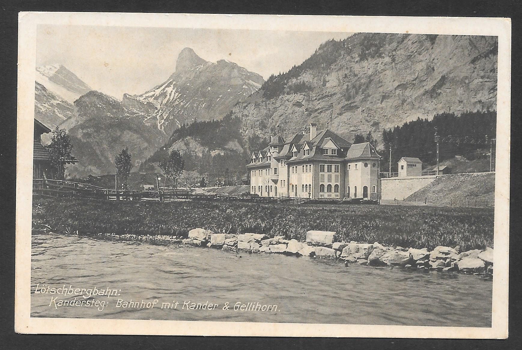 Cartoline postali: Kandersteg Bahnhof mit Kander Lötschbergbahn – Usato da Olten venduto da clotaldi