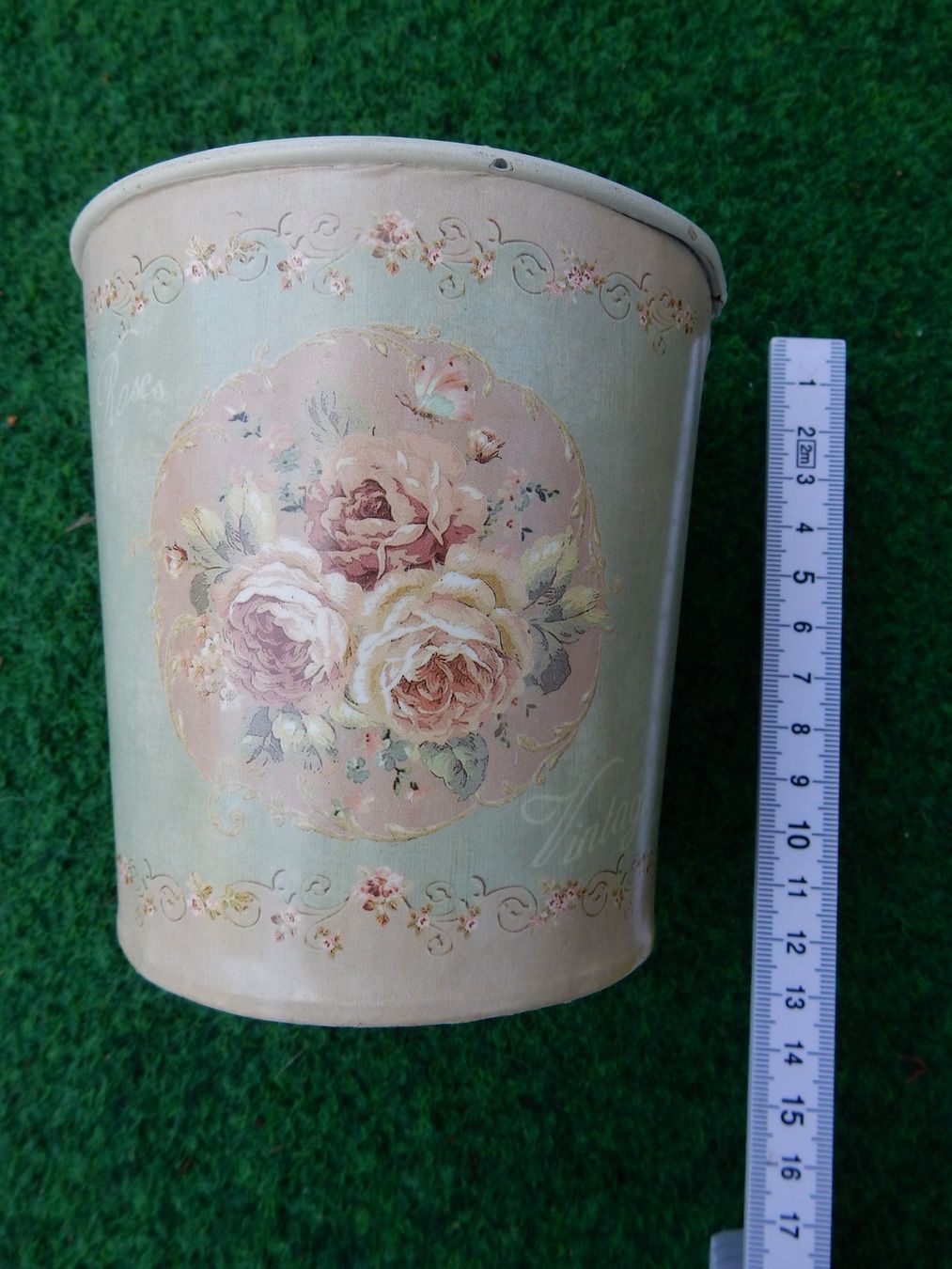 Vasi per fiori: Cachepot, Blumentopf mit Rosen: Nostalgie, shabby chic NEU – Nuovo (secondo la descrizione) da Jona venduto da simongarden 2