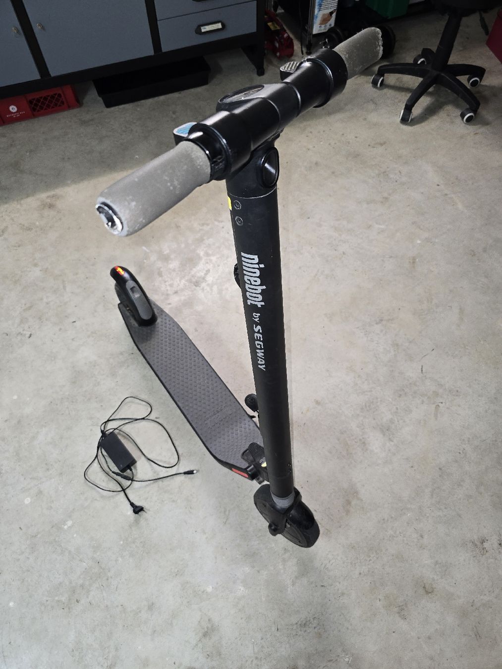 Segway Kickboard: Defektes Kickboard Ninebot ES2 mit Ladekabel – Difettoso da Kriens venduto da Pepi86
