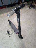 Defektes Kickboard Ninebot ES2 mit Ladekabel