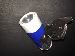 Taschenlampe mit Hundekotbeutel- Spender zum anhängen ab 1.-