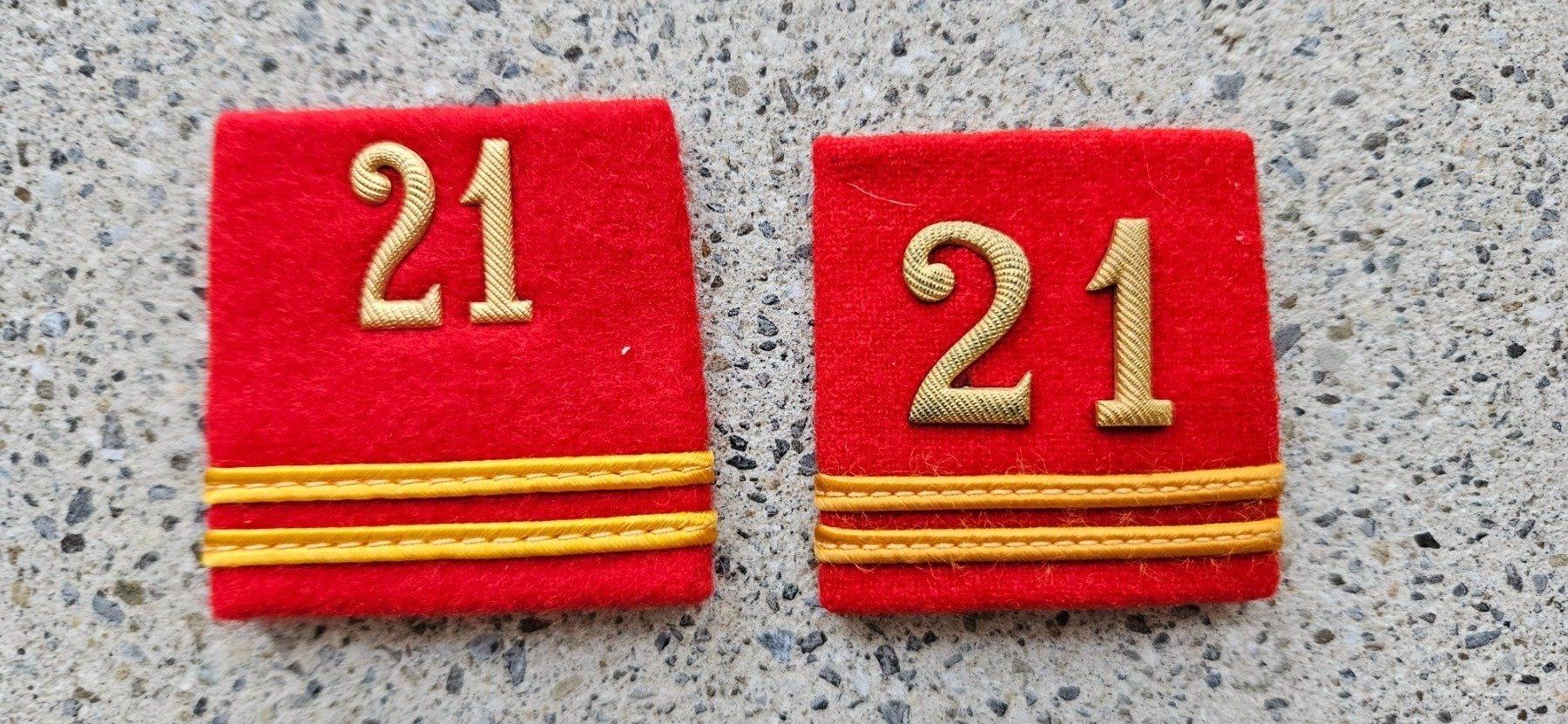 Schweizer Armee Plaketten & Abzeichen: *** Patten /Schulterschlaufen mit Nummer *** – Gebraucht aus Riedholz von fr_sIruP