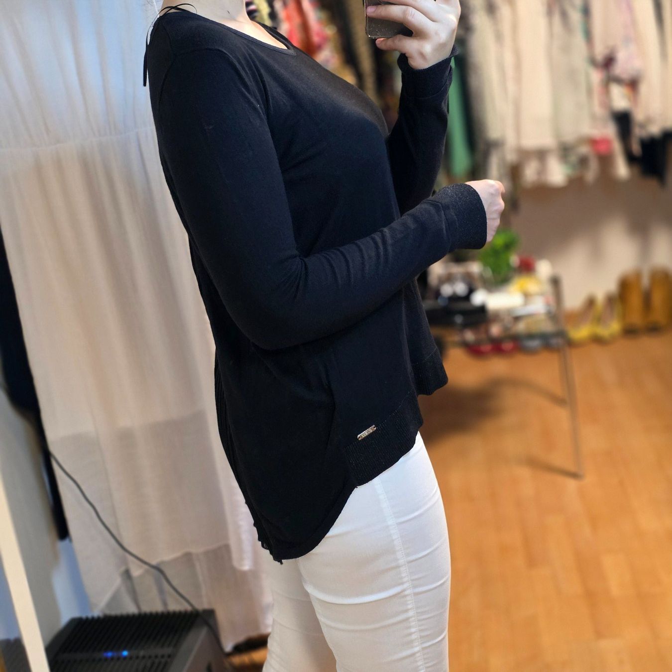 Guess Camicette: GUESS Damenbluse schwarz asymmetrisch M – Usato da Wald ZH venduto da CapLux 1
