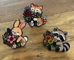 Set 3x Pin Hase / Katze / Waschbär Blumen