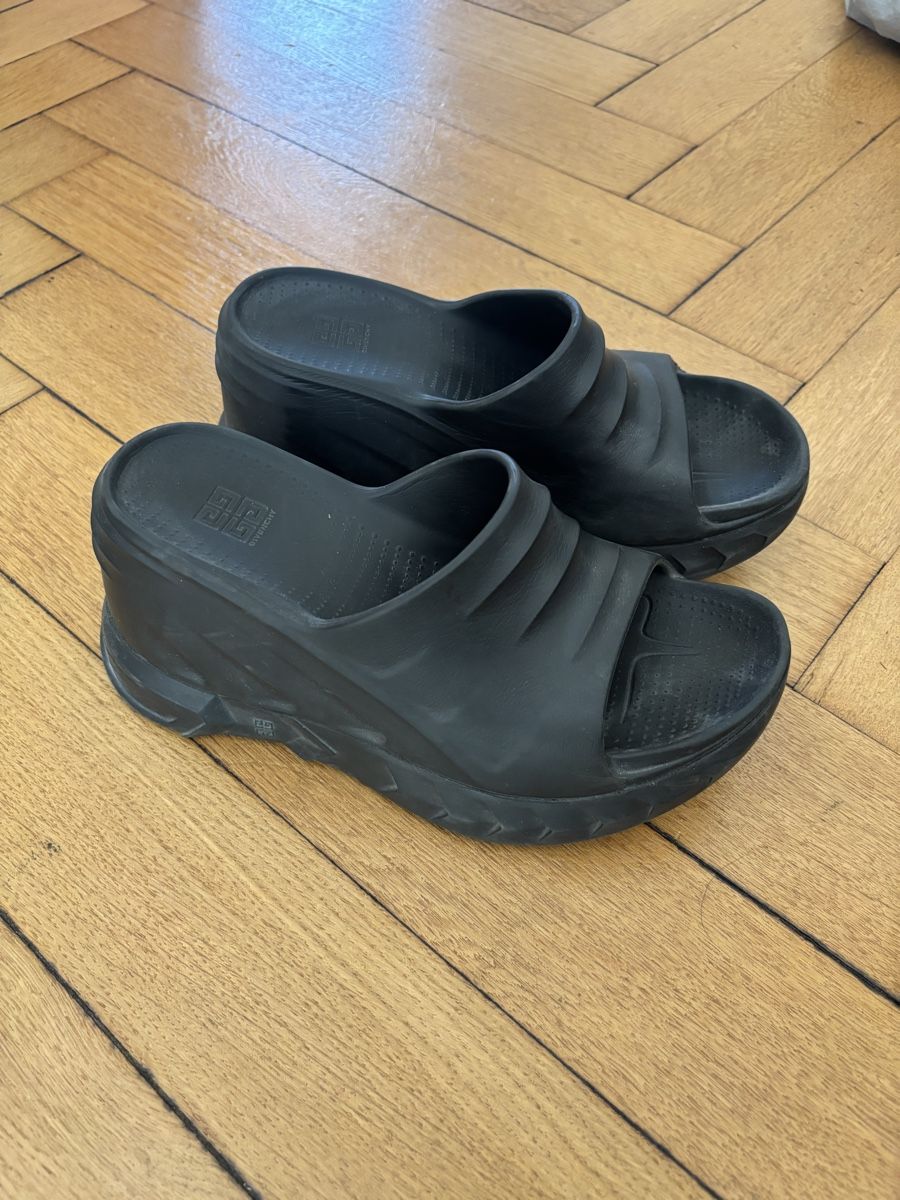 Damenschuhe: Givenchy Marshmallow Slides – Gebraucht aus Basel von na5gh 2