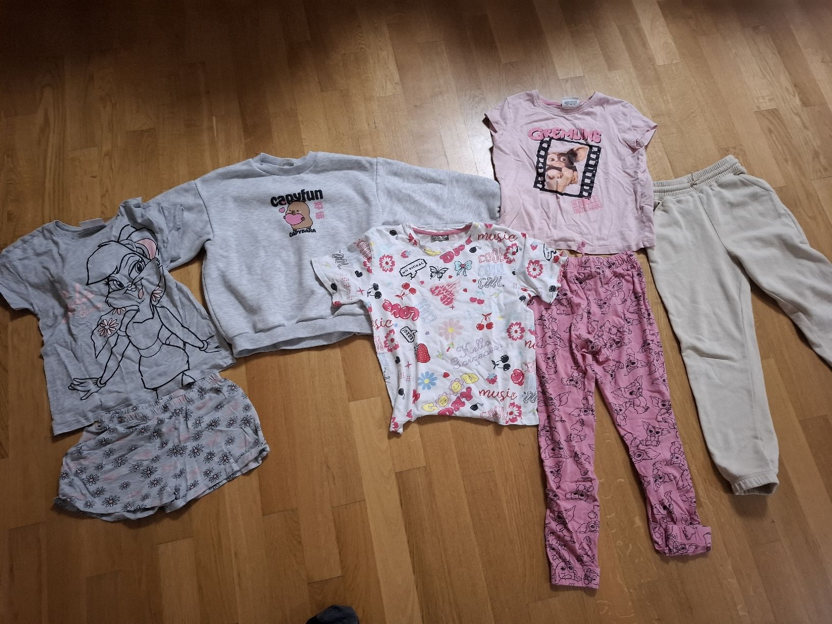 Kleiderpakete & -sets: Mädchen Kleiderpaket 134 Pyjamas usw – Gebraucht aus Baar von Jhonny18