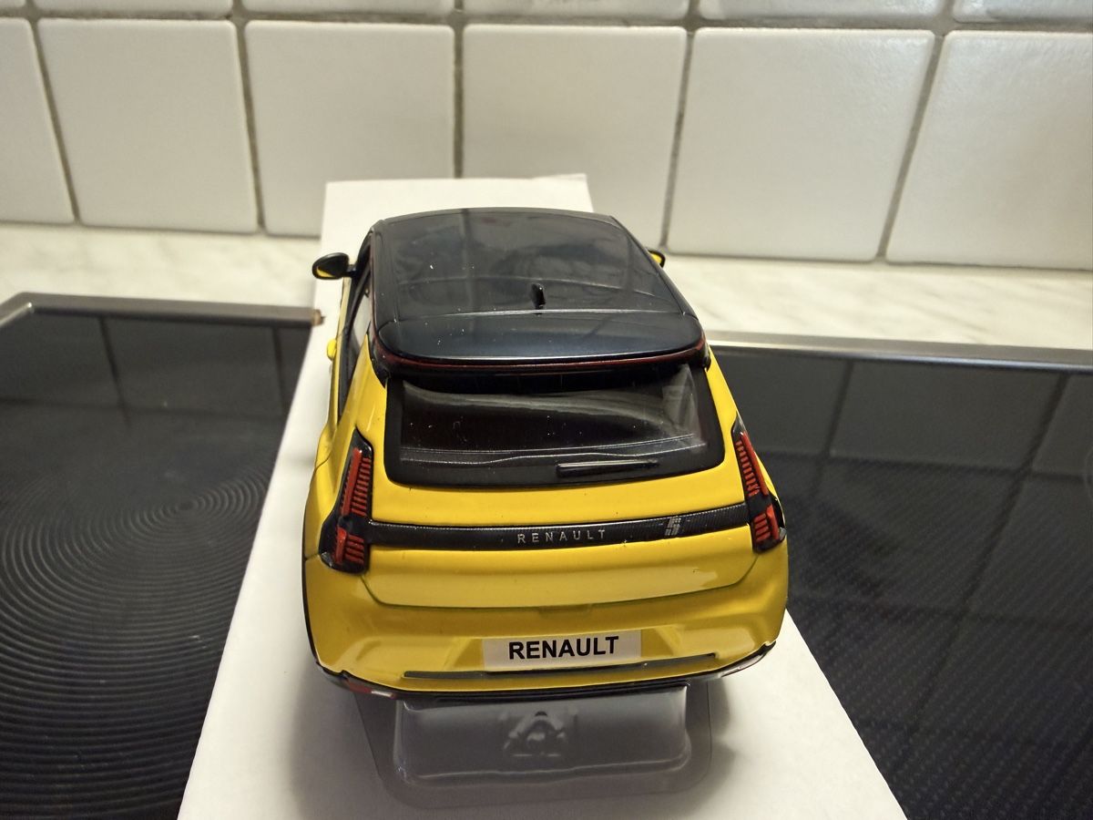 Renault Modellini d'auto: Renault 5 E-Tech gelb 1/24 NEU/OVP – Nuovo e nell'imballaggio originale da Messen venduto da Versber 5