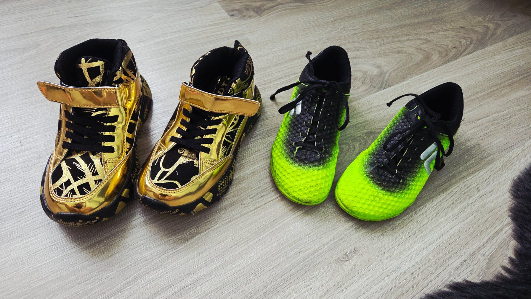Scarpe per ragazzi: Kinderschuhe Grösse 35. – Usato da Niederwil SG venduto da Excentia