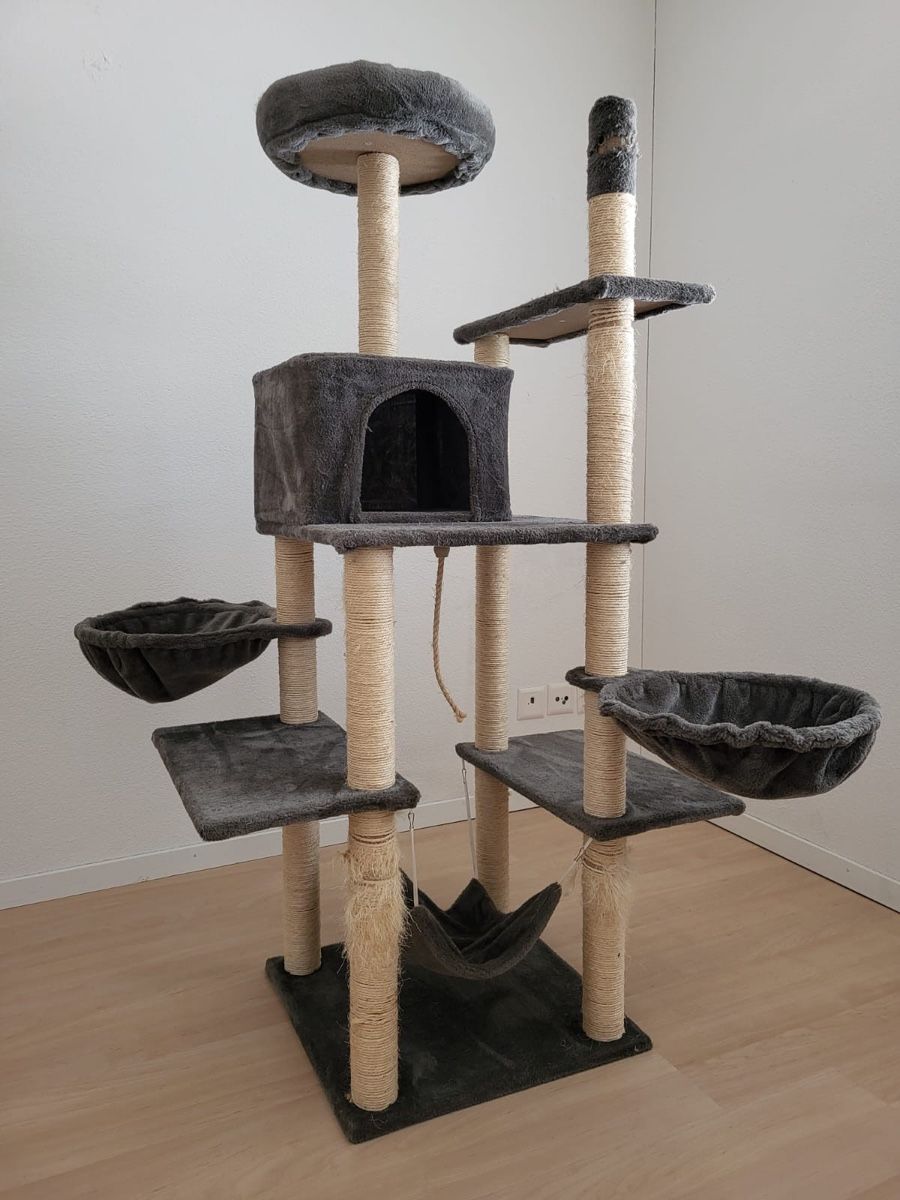 Katzenbaum - Kratzbaum: Katzenbaum grau – Gebraucht aus Büttikon AG von Jahacymipa.01