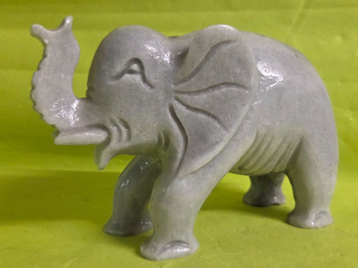 Sculture & Statue: Schöner Elefant aus Marmor 12cm – Nuovo (secondo la descrizione) da Roggliswil venduto da Mabelco 2