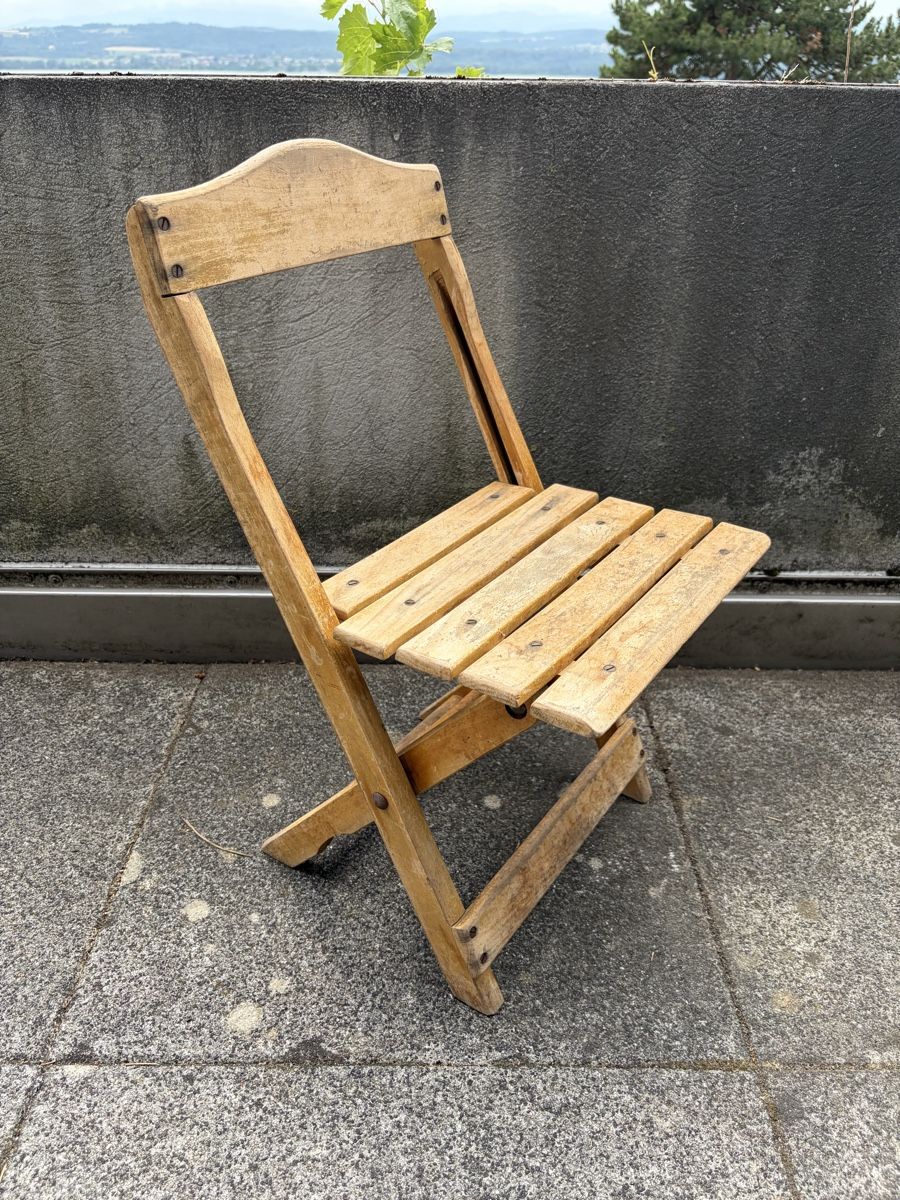 Sedie: Ancienne Petite Chaise Pliante en Bois – Usato da Vallamand venduto da Bricbracbroc82 1
