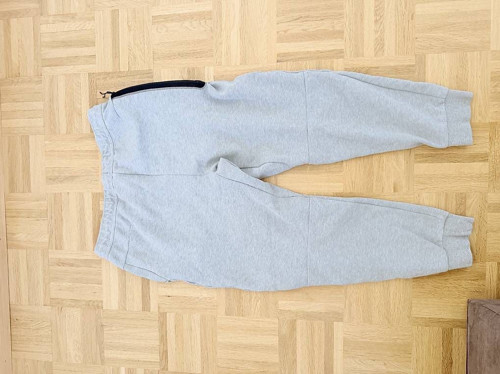 Nike Pantaloni: Nike Tech Fleece – Usato da Basel venduto da alu_l9s8 4