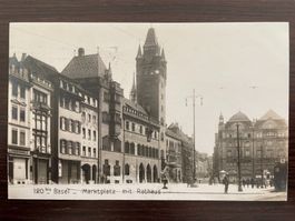 BASEL Marktplatz mit Rathaus belebt, TRAM, Baustelle