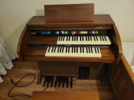 Orgel Lowrey zweimanualig mit Pedal 