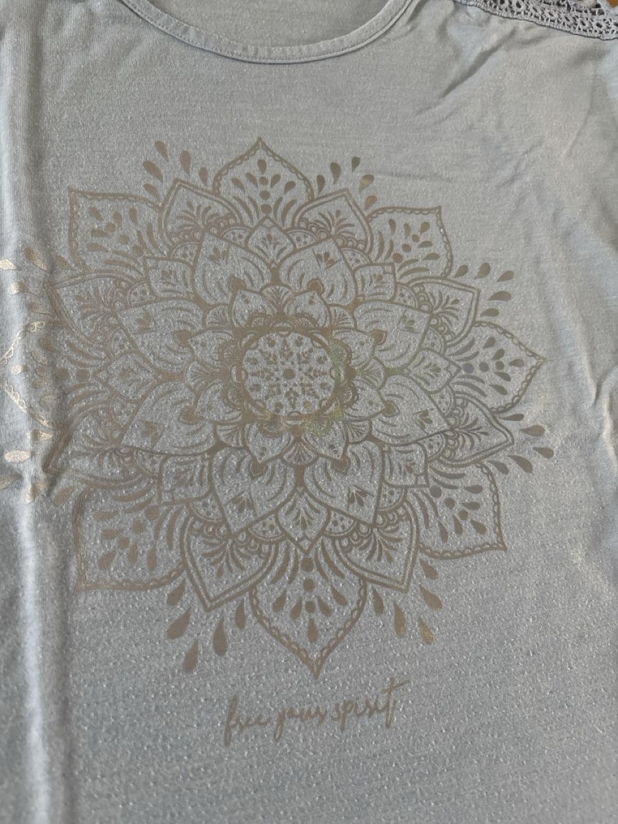 T-shirt: T-Shirt hellblau Mandala Grösse S – Usato da Rünenberg venduto da ZwergLi100 1