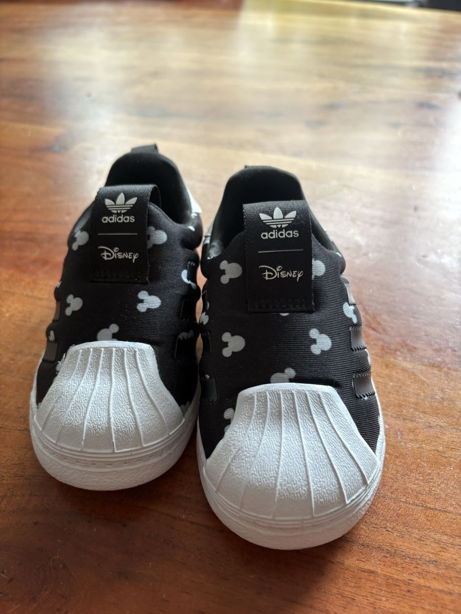 Adidas Chaussures garçon: Mickey Mouse-Schuhe von adidas – Neuf (Voir description) à Münsingen par Eevita 1
