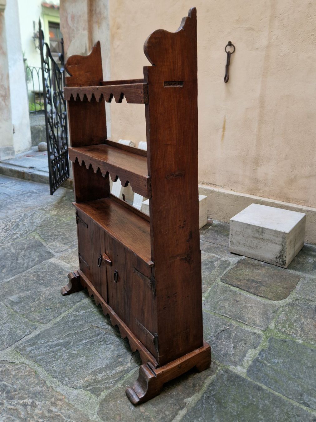 Scaffali: Antik Bücherregal aus Eiche. – Usato da Locarno venduto da BellTicino 2