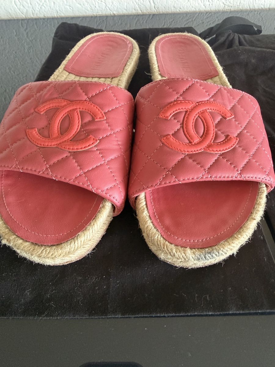Chanel Scarpe da donna: Chanel Pink Espadrille Slides Size 39 – Usato da Zürich venduto da Vikkinikki 1