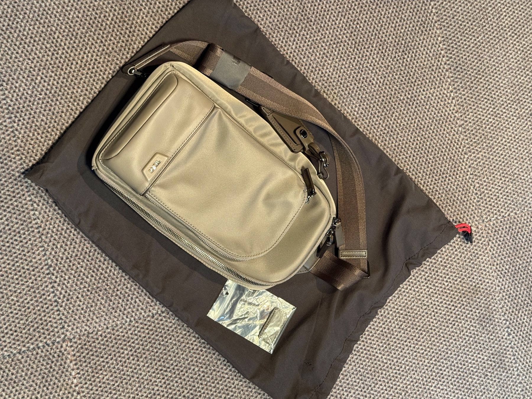 Tumi Taschen: tumi HARRISON Gregory Sling – Neu (gemäss Beschreibung) aus Unterseen von SONY-CoolGo 1