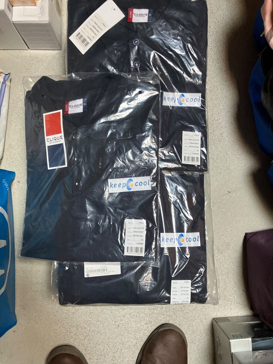 Lotti di vestiti: T-shirt et pull – Nuovo e nell'imballaggio originale da Prangins venduto da cel_l9mn 3