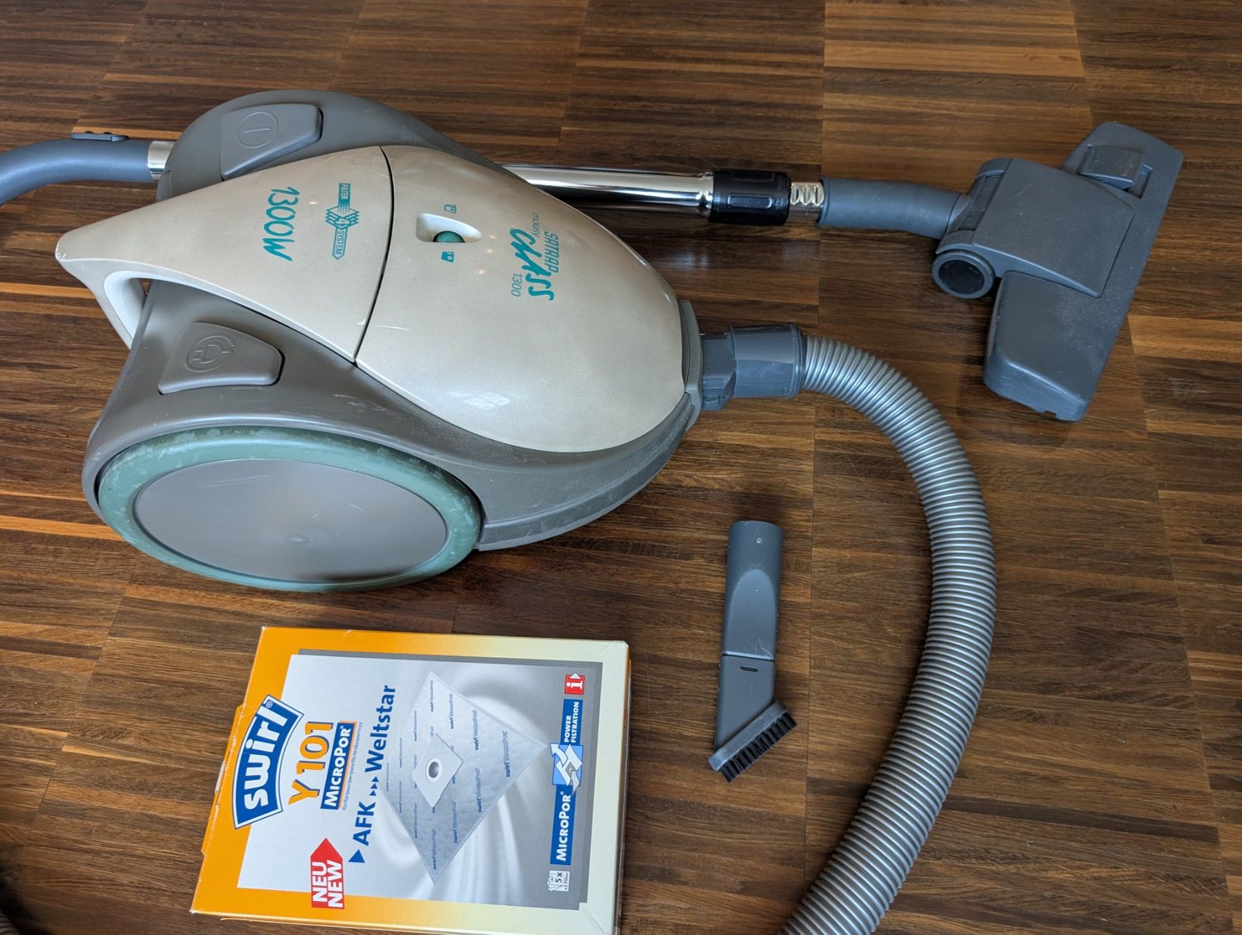 Aspirapolveri & Accessori: Staubsauger Mousy Class 1300W mit Zubehör – Usato da Kloten venduto da ConaRider 1