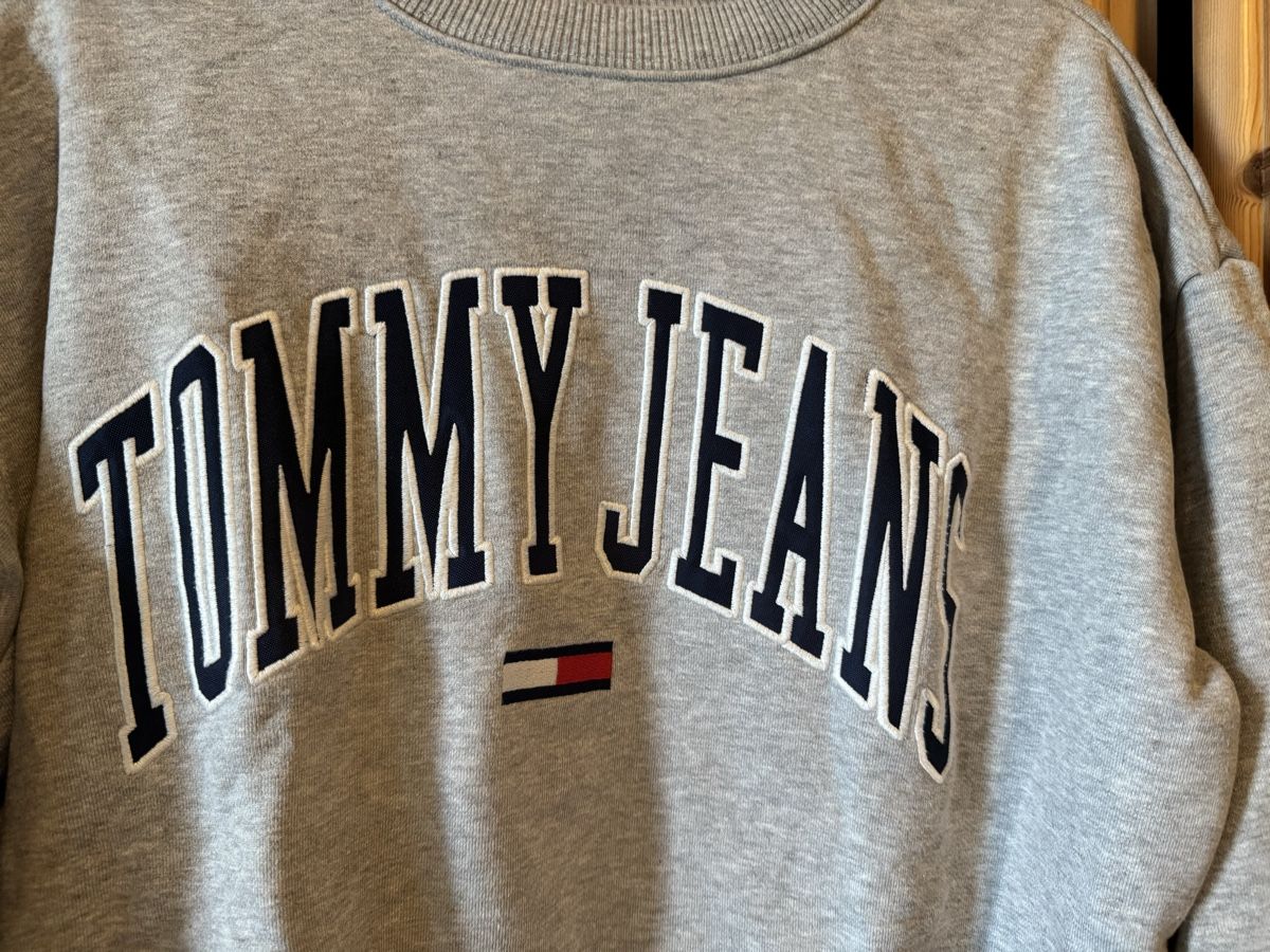 Tommy Hilfiger Maglioni & Felpe: Tommy Jeans Pullover, Gr. M, Grau, Top Zustand! – Usato da Hergiswil NW venduto da kaufe_bei_kaufmann 2