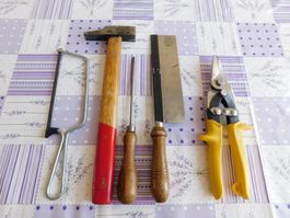 Werkzeugset 1. Hammer Sägen Schraubenzieher Blechschere