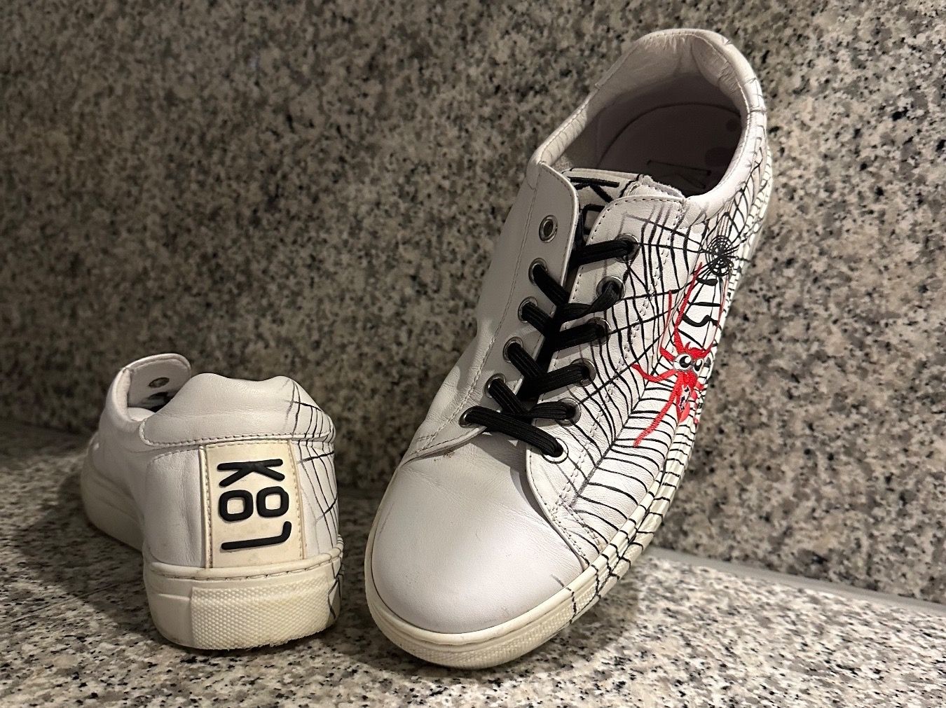 Scarpe per ragazzi: Kult Sneakers 39 – Usato da Muri AG venduto da an_land