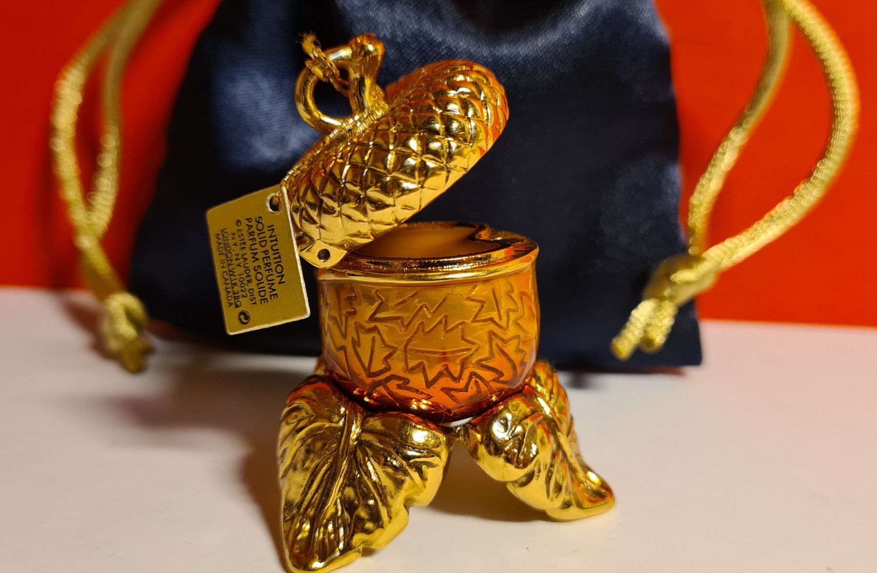 Estée Lauder Profumi & Eau de Toilette: Estée Lauder INTUITION ACORN AMULET – Usato da Steinmaur venduto da TobiasKern 1