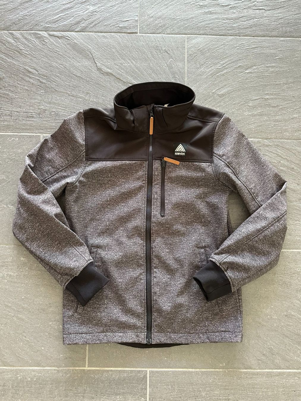 Giacche & Cappotti: h&m Softshell-Jacke 158 grau/schwarz – Usato da Boppelsen venduto da KASIBO