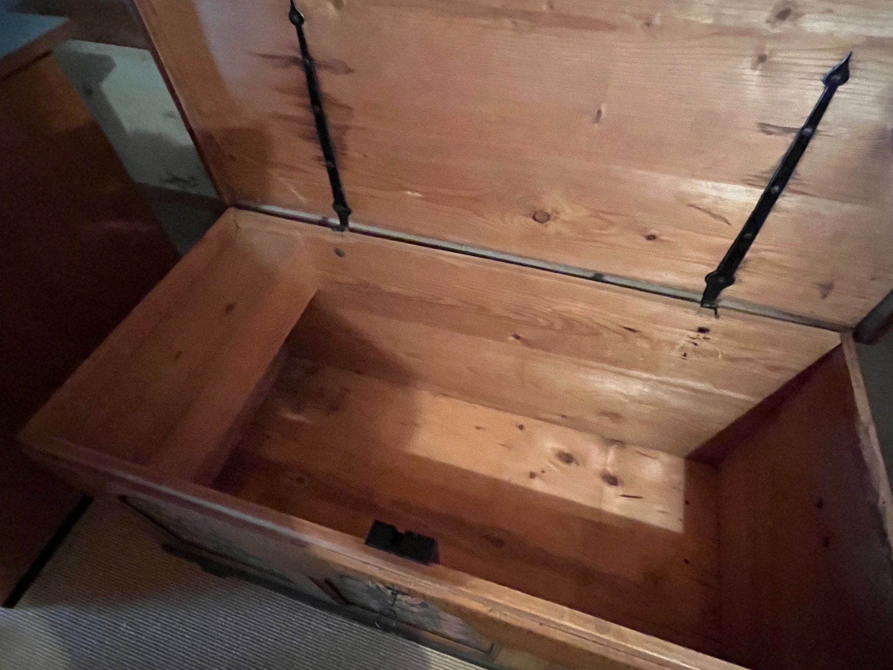 Coffres: Truhe bemalt Holz – D'occasion à Illnau par 18yellow 4