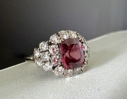 Weiss-Gold-Ring 750 mit Spinell 2,05 ct plus 22 Brillanten
