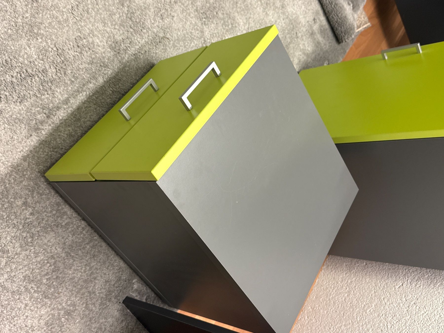 Tables de nuit: 2 Schubladenmöbel Nachttisch – D'occasion à Gossau SG par lev_bxh5 1