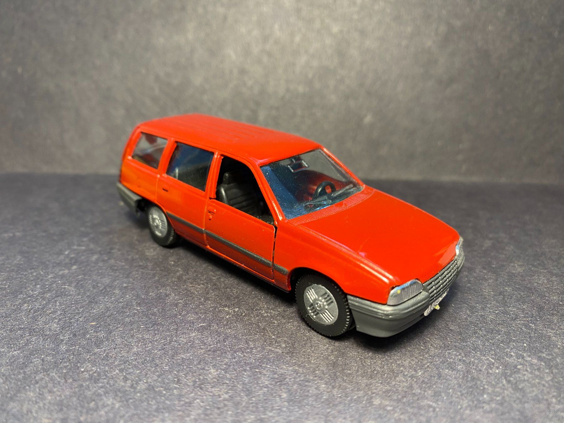 Gama Modellini d'auto: Opel Kadett E Caravan - GAMA 1:43 – Usato da Spiez venduto da Mlandcruiser 6