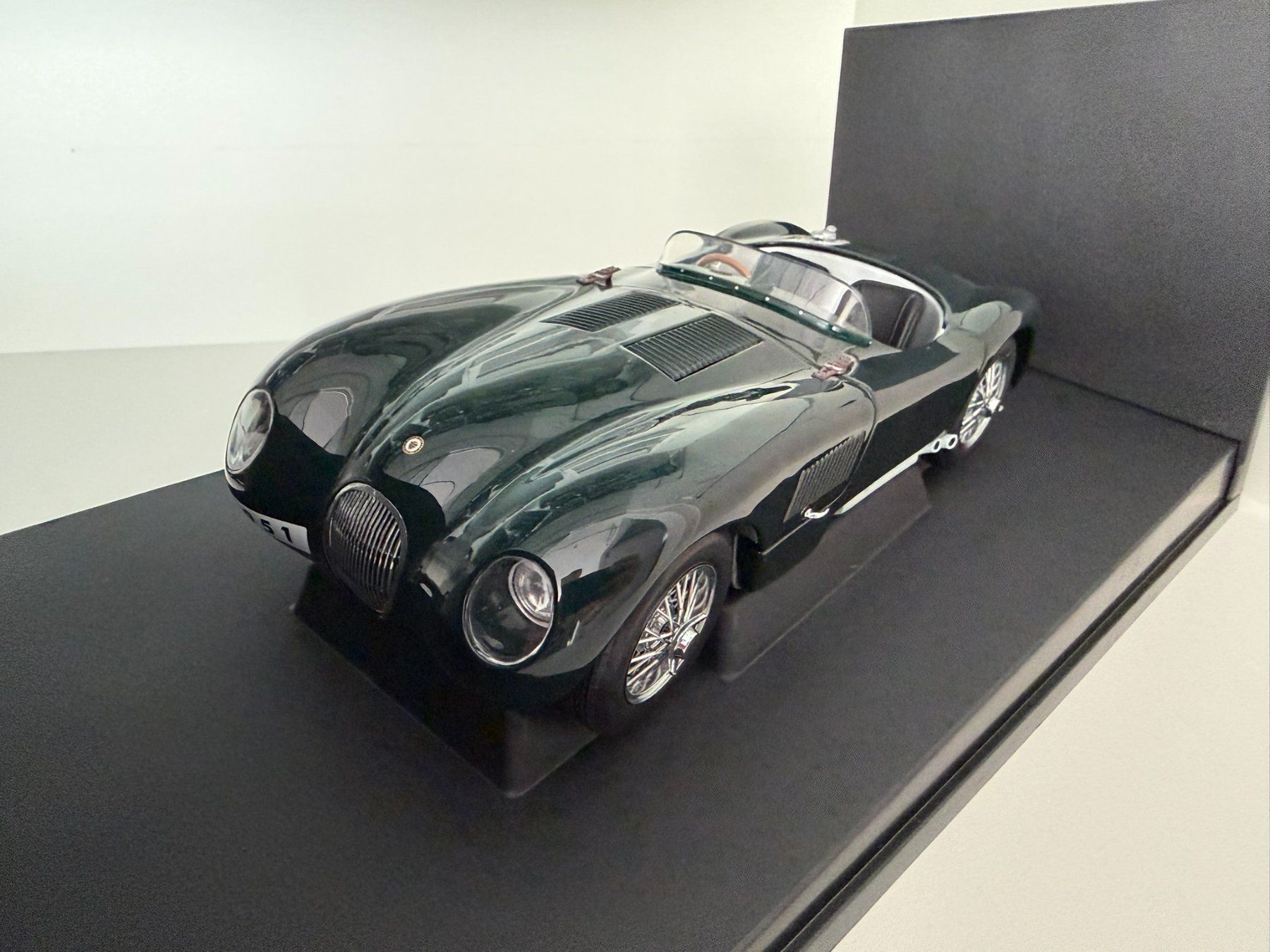 Autoart Modellini d'auto: 1:18 AUTOart - Jaguar C-Type – Usato da Tübach venduto da BonnevilleMotors 3