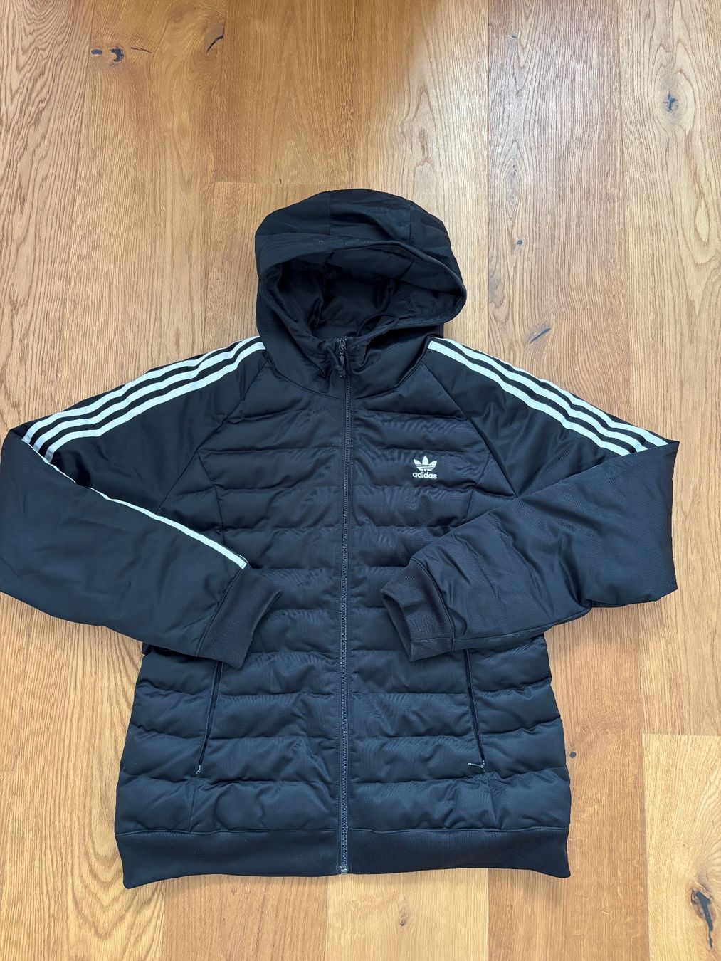 Adidas Jacken: Adidas Winterjacke – Gebraucht aus Kriessern von Olifribi