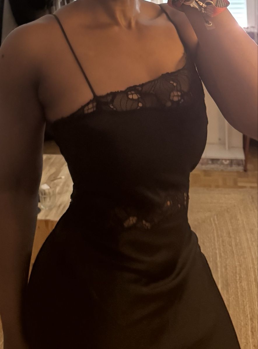 H&M Kleider: Robe satin noire  – Neu und originalverpackt aus Genève von tch_dw9w 3
