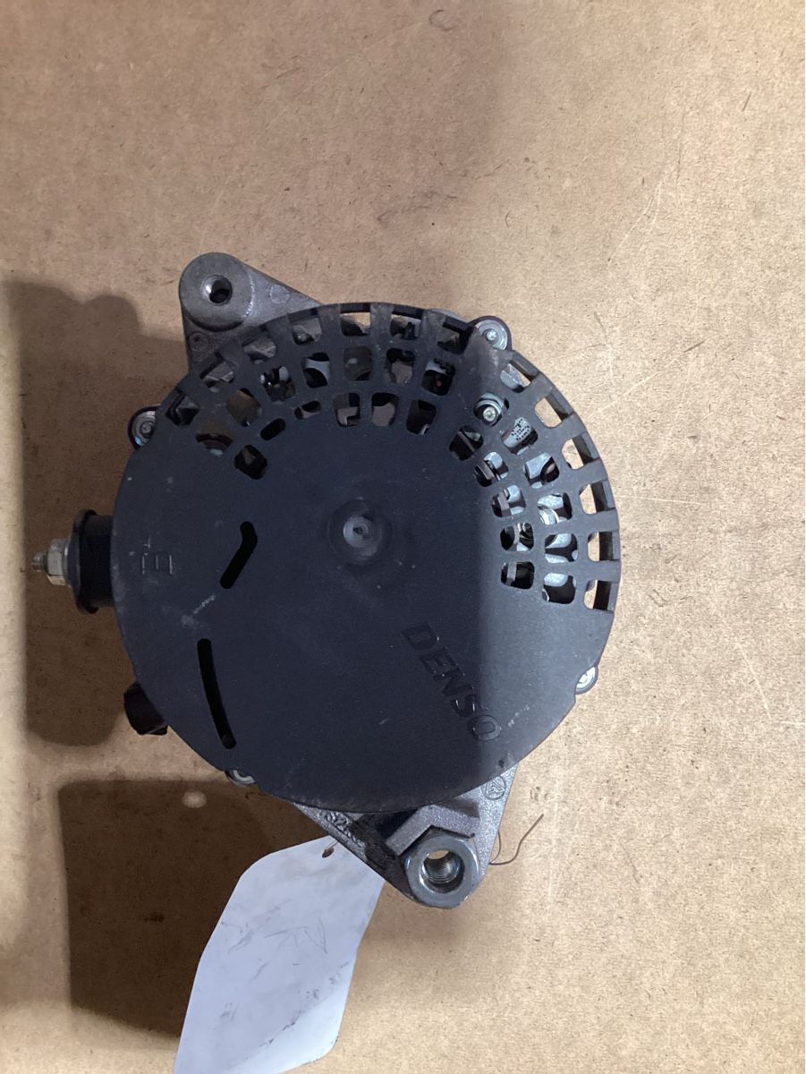 Toyota Tutti pezzi di ricambio auto: Alternator zu Toyota Auris 1.6 Terra – Usato da Reichenburg venduto da T864RX 2