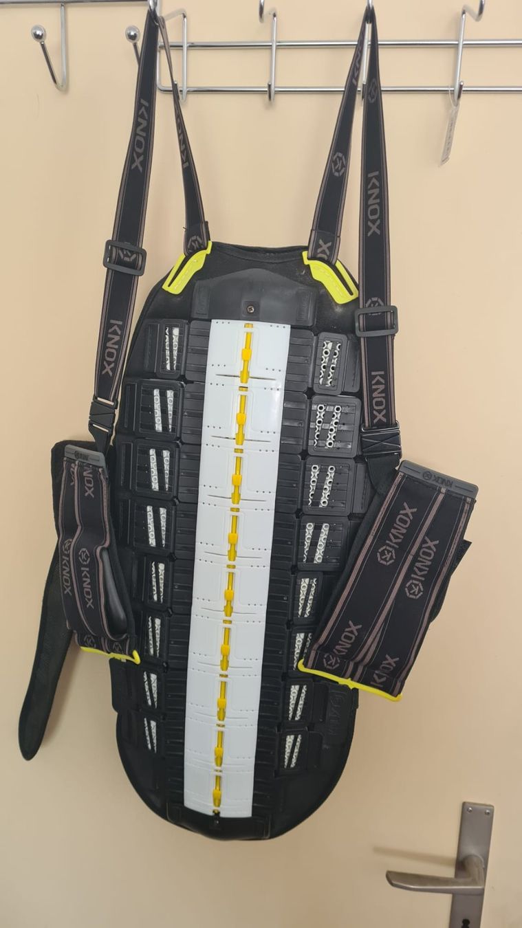 Protezioni & Imbottiture: Knoxx Aegis Back Protector (9 plate. level 2) – Usato da Uster venduto da bobnemet