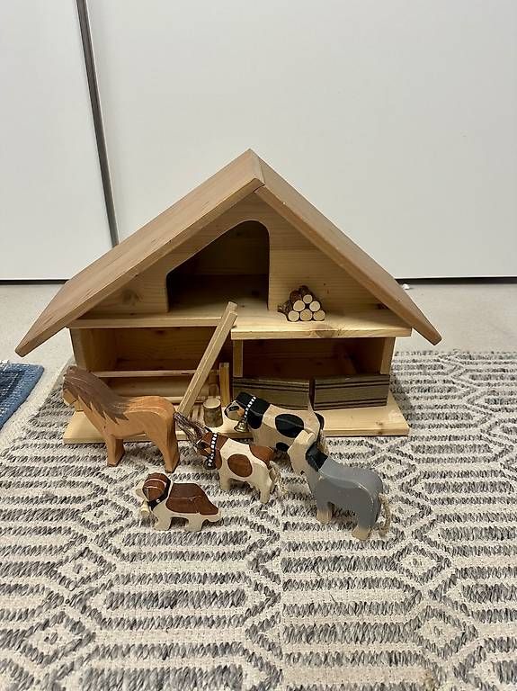 Jouets: Trauffer Holzstall mit Tieren  – D'occasion à Mönchaltorf par adii81