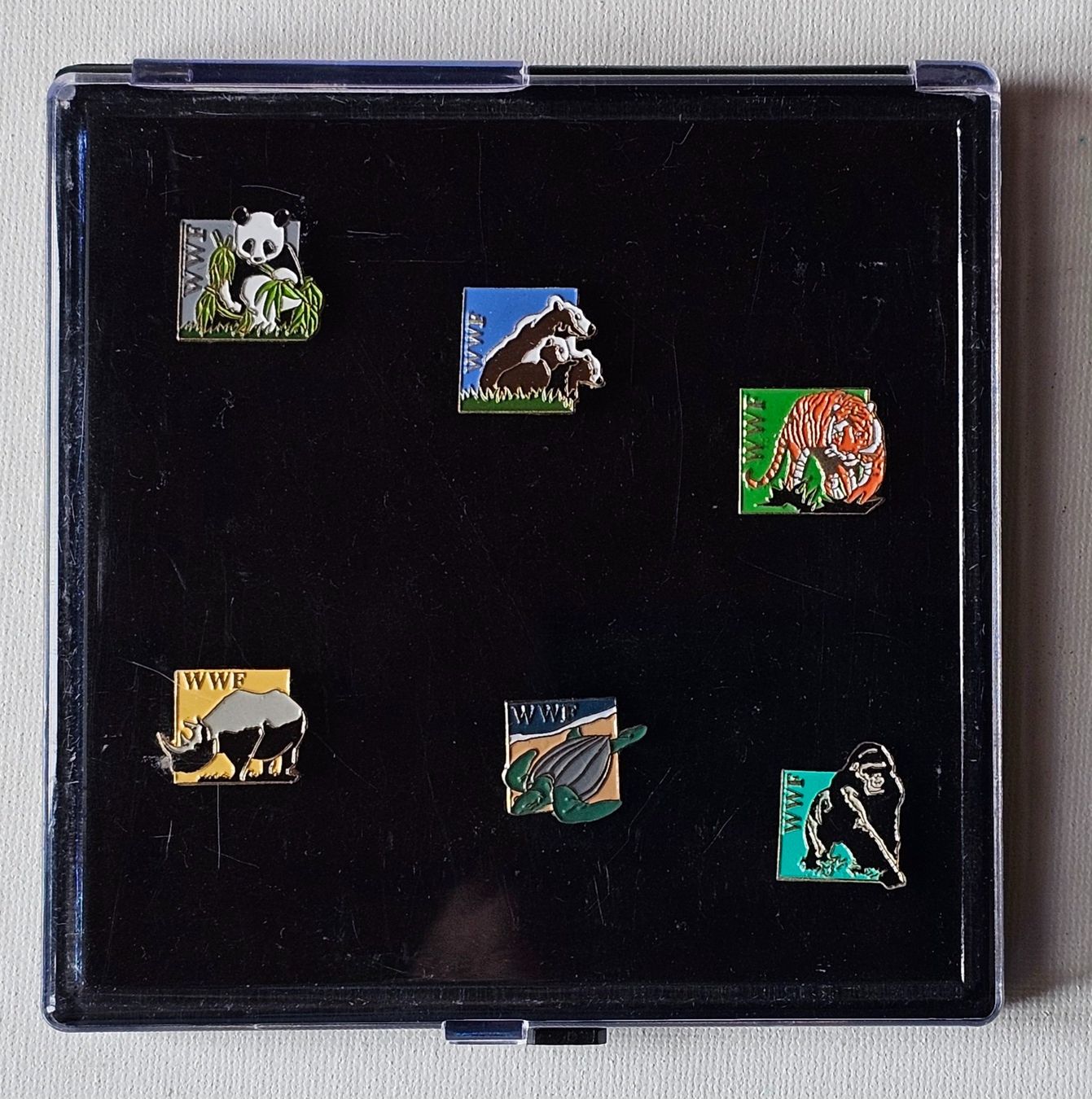 WWF Placchette & Badge: WWF Anstecknadeln Set – Usato da Windisch venduto da Moosarchat