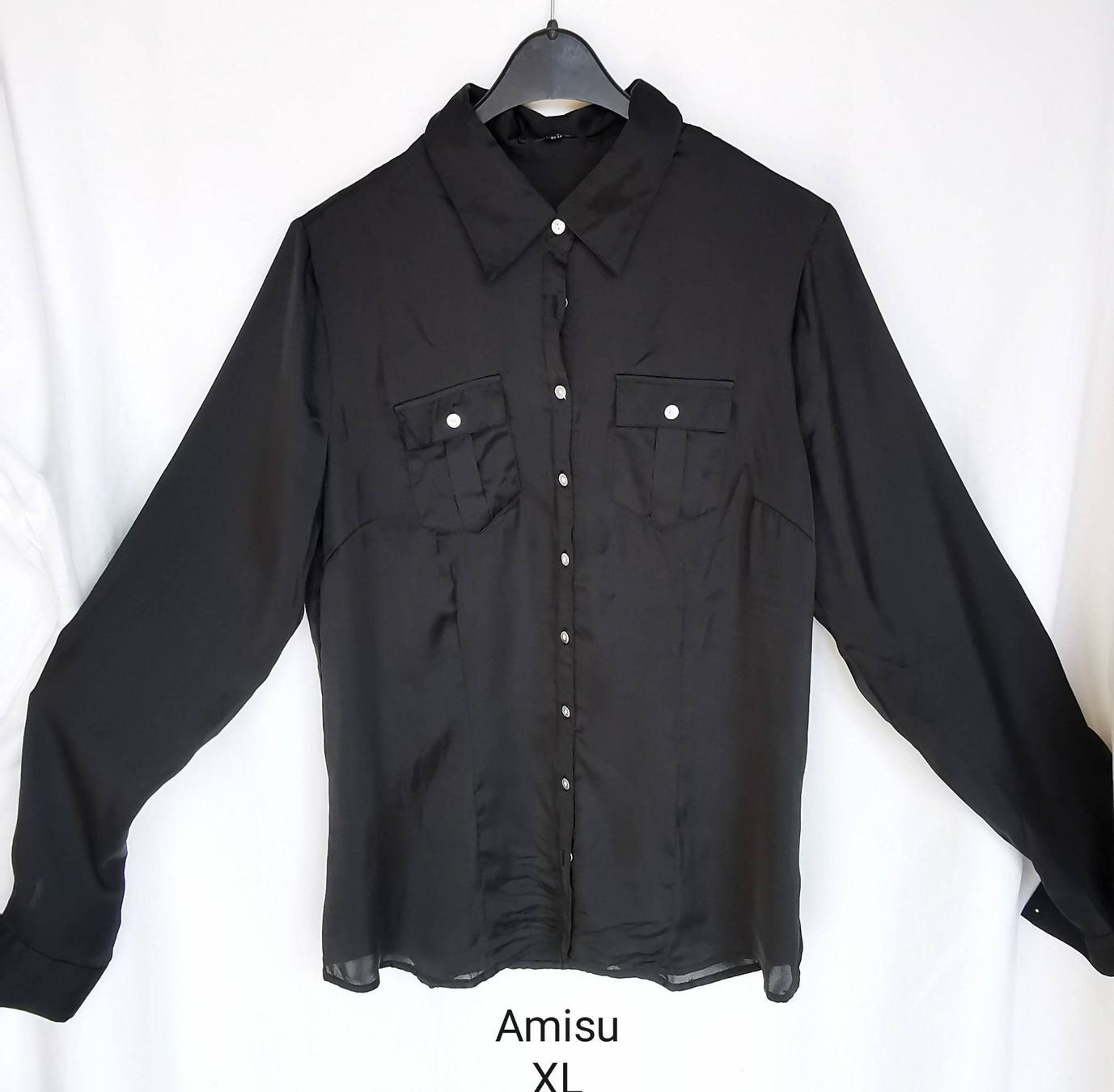 Blusen: schwarze Bluse satin seide L / XL – Gebraucht aus Sarmenstorf von taosun